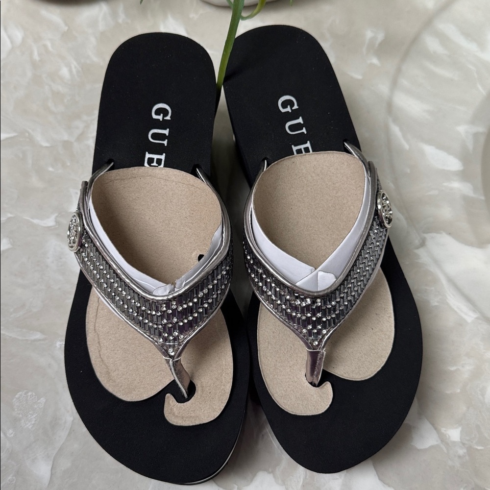 NEW in Box GUESS Women's Black and Silver Wedge Sandals Size 9 - Picture 7 of 9